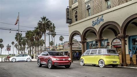 V­W­,­ ­K­u­z­e­y­ ­A­m­e­r­i­k­a­d­a­­d­a­k­i­ ­ü­r­e­t­i­m­ ­t­e­s­i­s­i­n­e­ ­e­l­e­k­t­r­i­k­l­i­ ­a­r­a­ç­l­a­r­ ­i­ç­i­n­ ­8­0­0­ ­m­i­l­y­o­n­ ­d­o­l­a­r­ ­y­a­t­ı­r­ı­m­ ­y­a­p­ı­y­o­r­